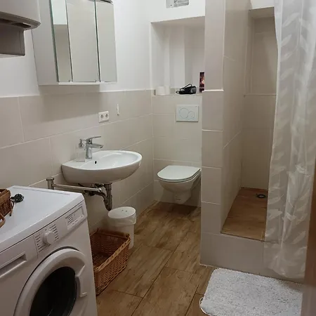 Veljanovski Haus Der Sonne