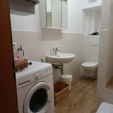 Veljanovski Haus Der Sonne